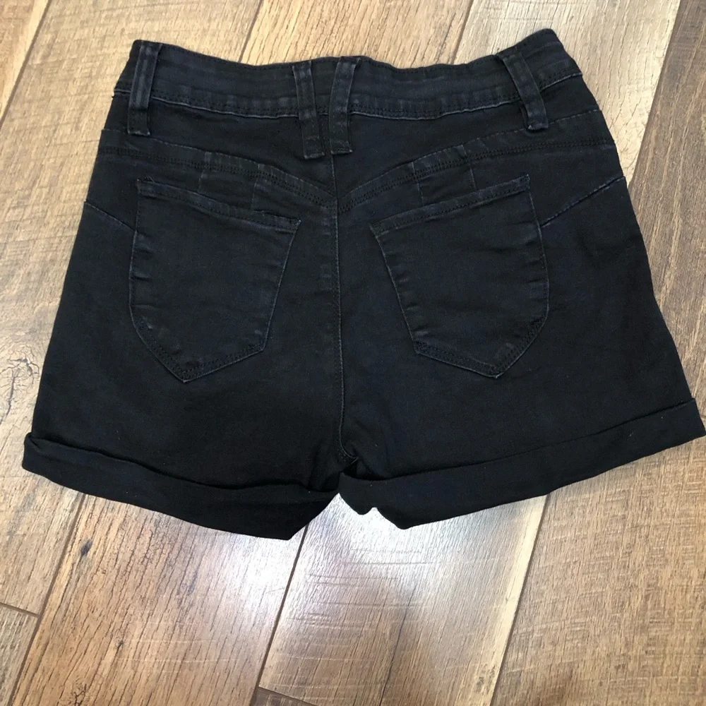 YMI Black Distressed High Waisted Button Up Curvy Fit Denim Shorts Size 5/27 - Picture 7 of 8